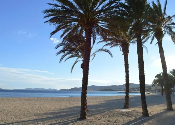 Appartement Climatise Avec Terrasse Et Parking Pres De La - Fr-1-251-202