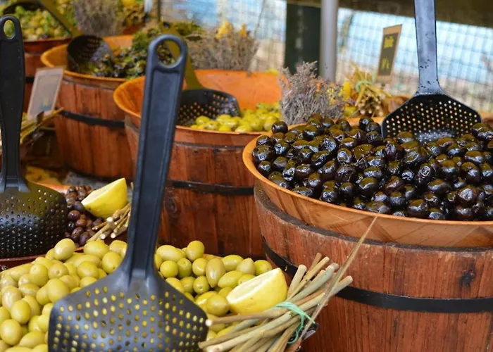 Appartement Climatise Avec Terrasse Et Parking Pres De La - Fr-1-251-202 *