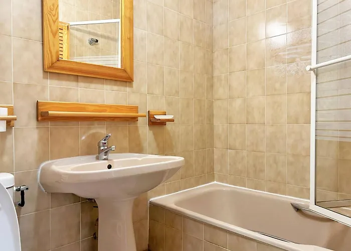 Appartement Climatise Avec Terrasse Et Parking Pres De La - Fr-1-251-202 Le Lavandou