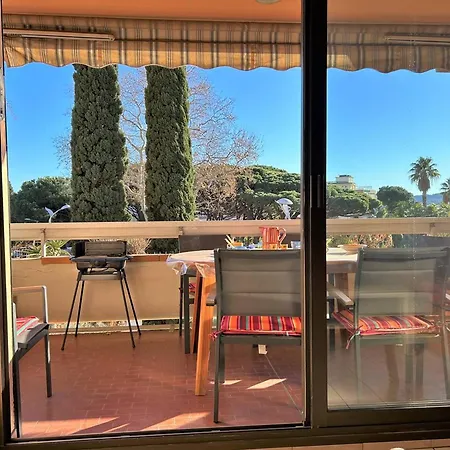 Climatise Avec Terrasse Et Parking Pres De La - Fr-1-251-202 *