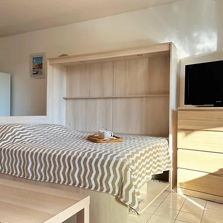 Apartment Climatise Avec Terrasse Et Parking Pres De La - Fr-1-251-202