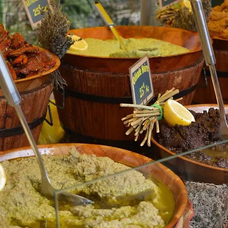 Climatise Avec Terrasse Et Parking Pres De La - Fr-1-251-202 Apartman *