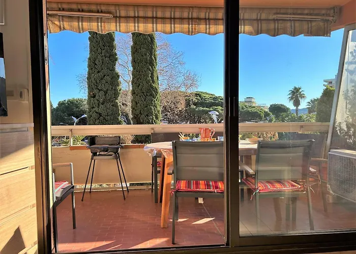 Climatise Avec Terrasse Et Parking Pres De La - Fr-1-251-202 *